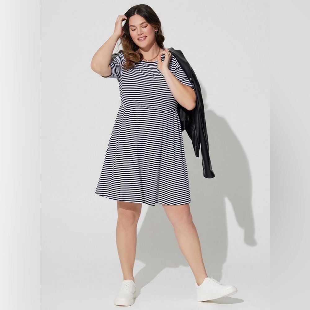 Torrid Skater Dress - Size 2 - Open Back
